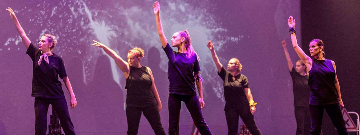 Photo de spectacle de la compagnie de danse OMbreS