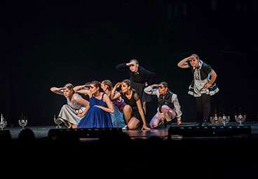 Danseurs de la compagnie OMbreS en représentation