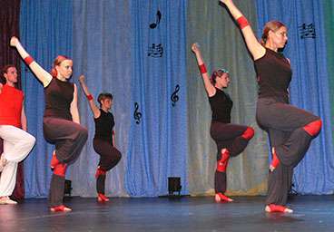 Danseurs de la compagnie OMbreS en représentation