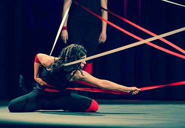 Danseurs de la compagnie OMbreS en représentation